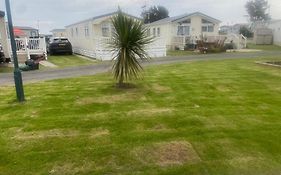 Seaside 2-Bed Caravan Retreat - Sleeps 6 & Parking